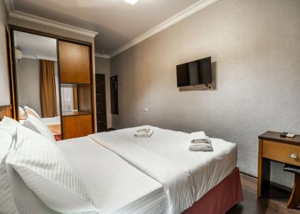 room 167 thumbnail 3