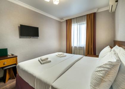 room 168 thumbnail 3